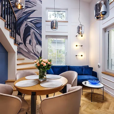 Tyzenhauz Siemiradzkiego Street Apartment *