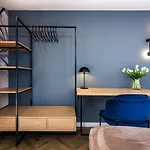 Tyzenhauz Siemiradzkiego Street 公寓 *