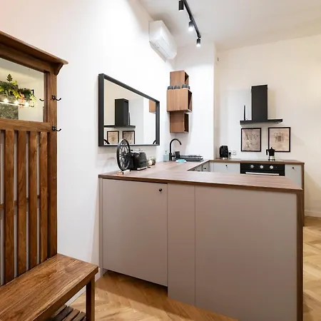 Tyzenhauz Siemiradzkiego Street Апартаменты