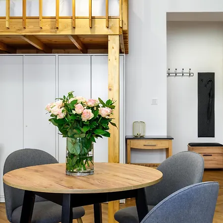 Tyzenhauz Siemiradzkiego Street Apartmán *