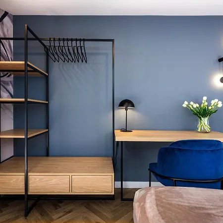 Tyzenhauz Siemiradzkiego Street Apartmán *