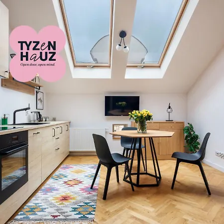 Tyzenhauz Siemiradzkiego Street Апартаменты Краков
