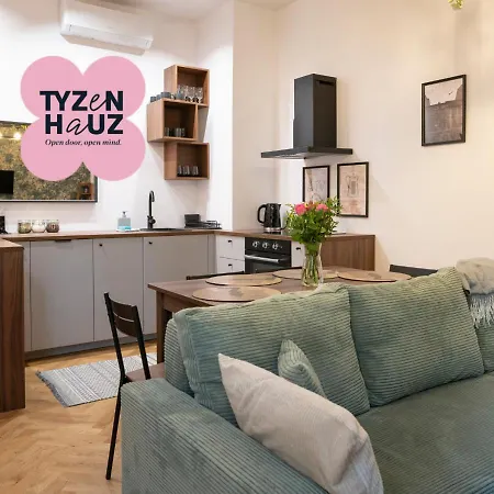 Tyzenhauz Siemiradzkiego Street Апартаменты